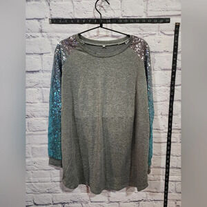 Gray tee with teal/silver ombre effect in sparkling sequins on sleeves XLarge